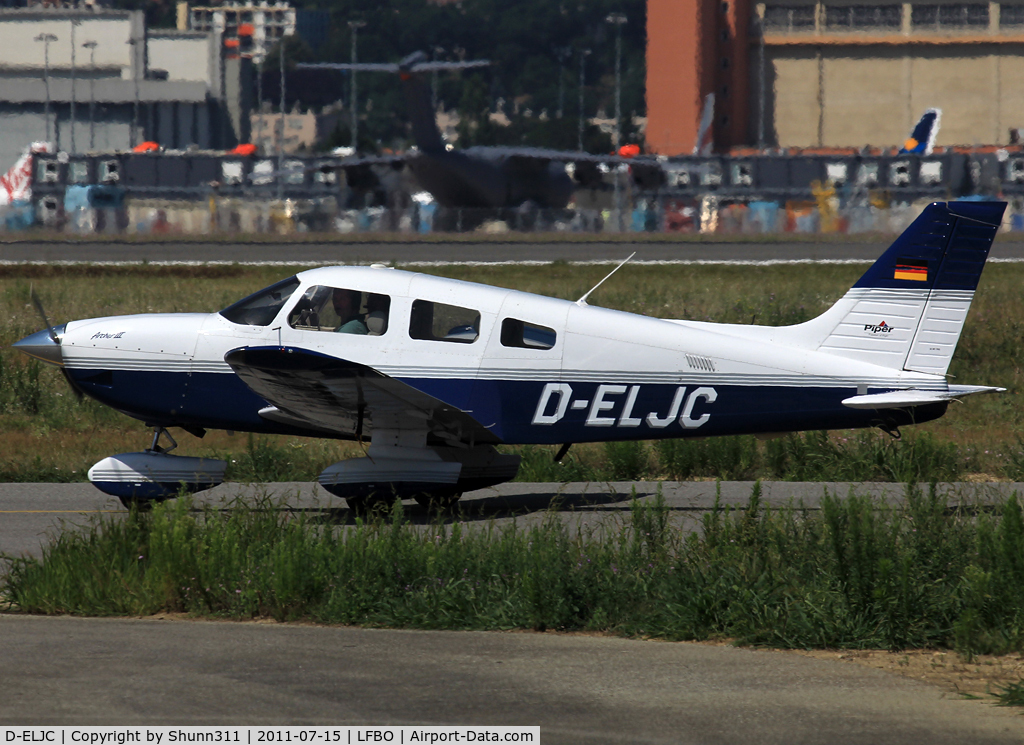 D-ELJC, Piper PA-28-181 Archer III C/N 28-43439, Taxiing for departure...