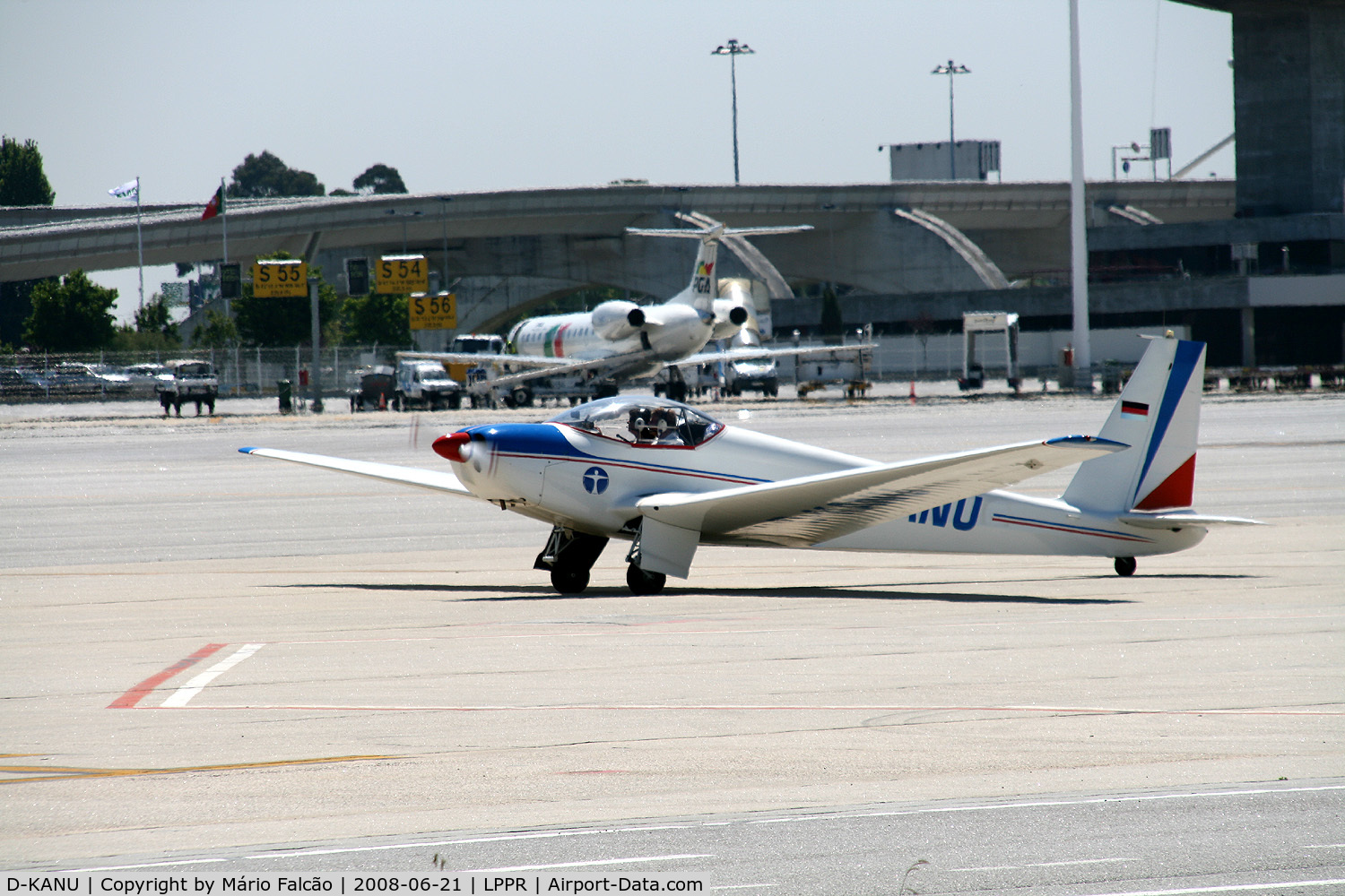 D-KANU, Schleicher ASK-16 C/N 16023, Landing at Porto airport (LPPR)- Portugal