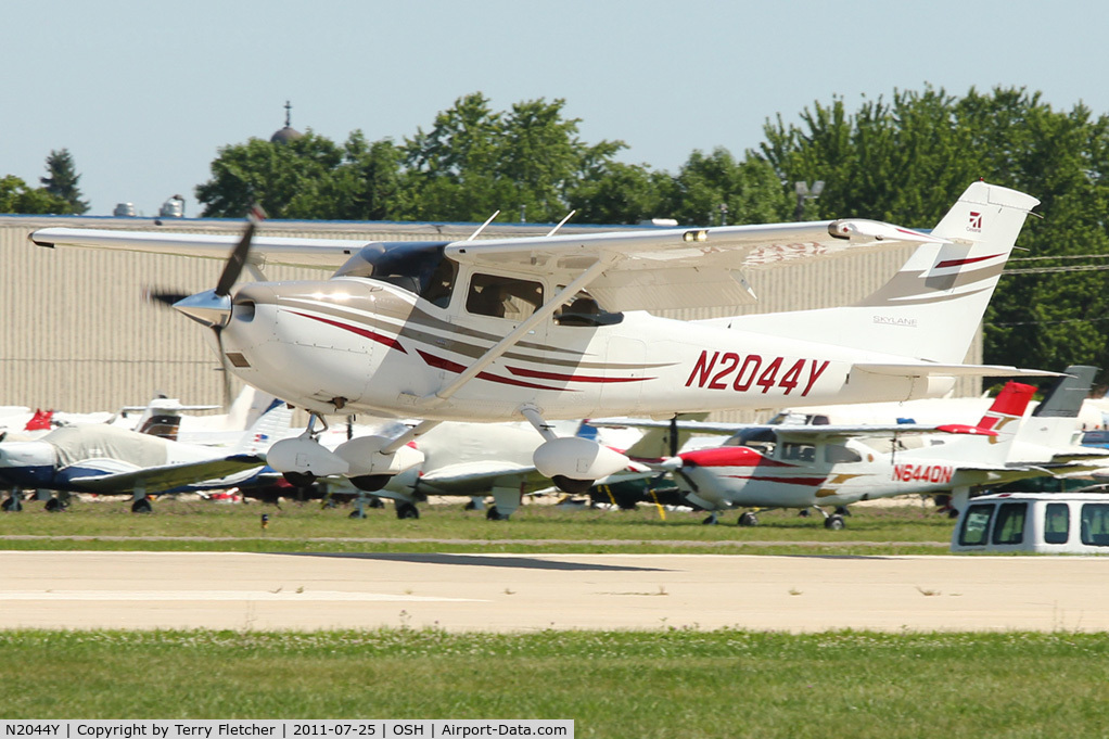 N2044Y, 2005 Cessna 182T Skylane C/N 18281643, 2005 Cessna 182T, c/n: 18281643 at 2011 Oshkosh