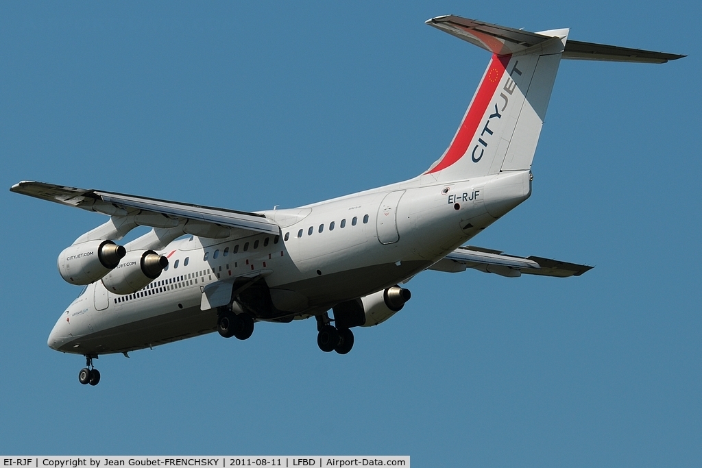 EI-RJF, 1998 British Aerospace Avro 146-RJ85A C/N E2337, landing 29 from Séville