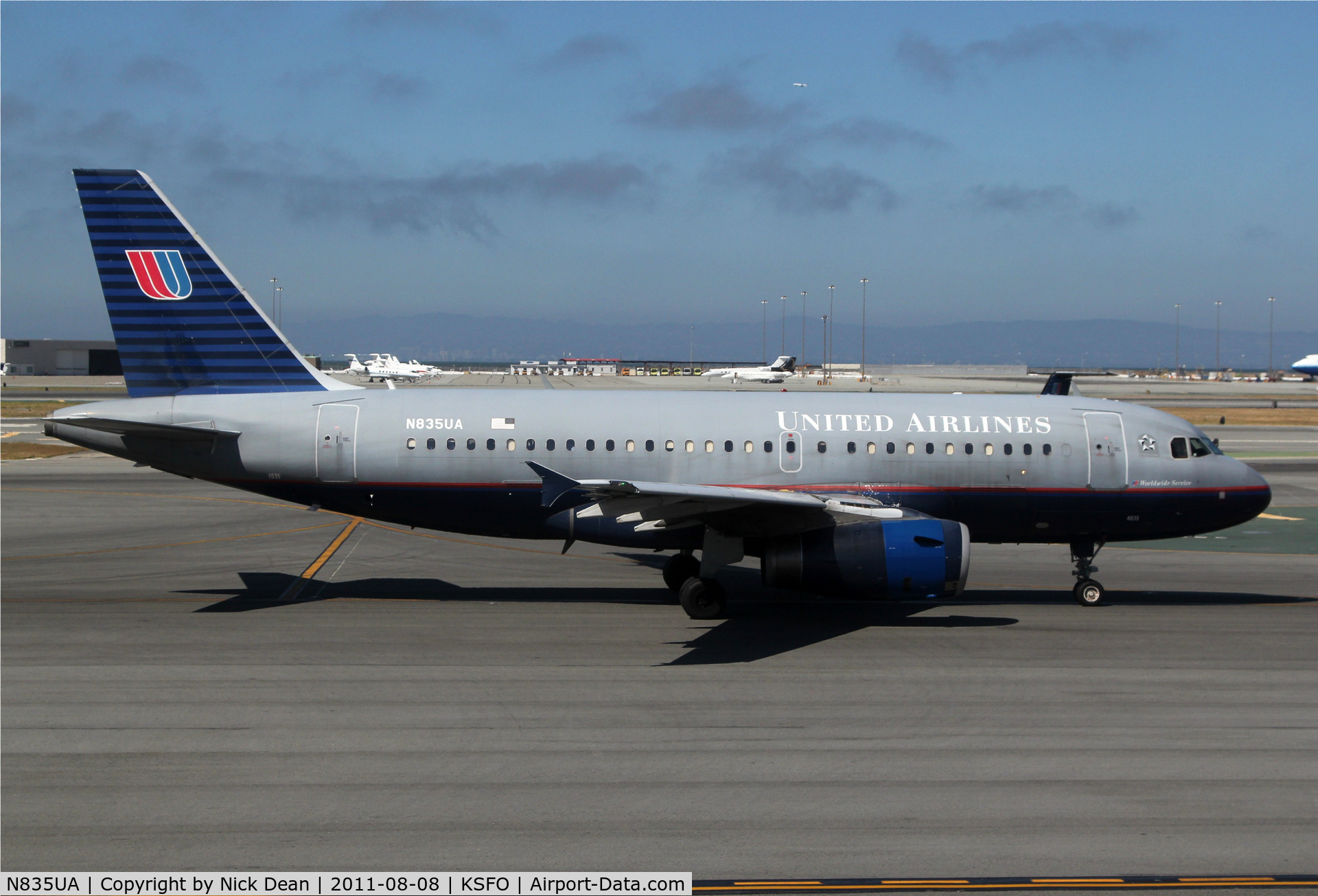 N835UA, 2001 Airbus A319-131 C/N 1426, KSFO/SFO