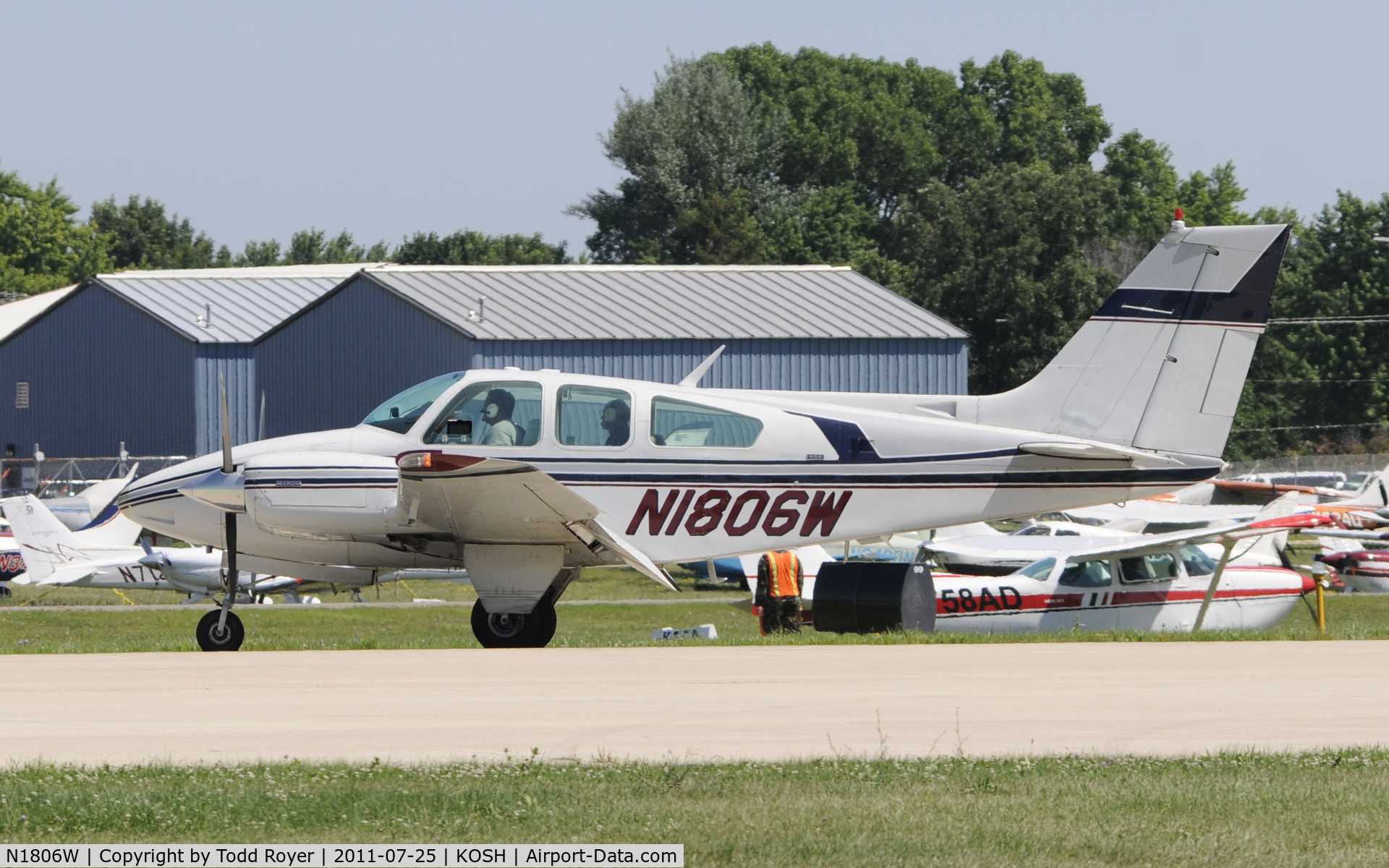N1806W, 1972 Beech 95-B55 (T42A) Baron C/N TC-1506, AIRVENTURE 2011