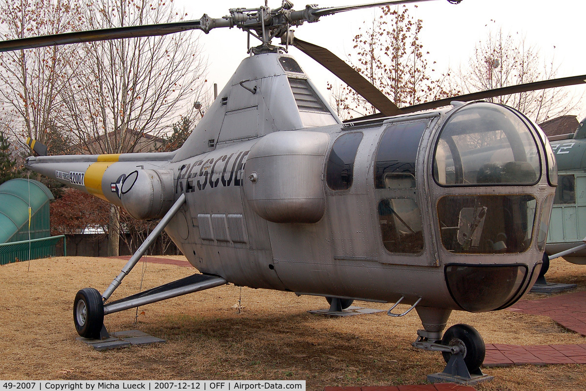 49-2007, Sikorsky H-5H C/N 49-2007, At the War Memorial in Seoul