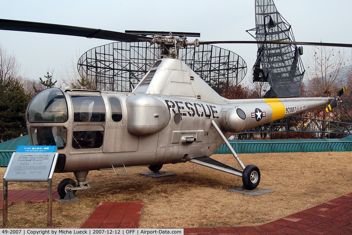 49-2007, Sikorsky H-5H C/N 49-2007, At the Korea War Memorial in Seoul