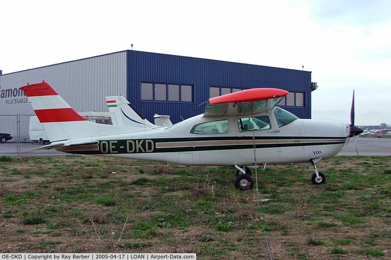 OE-DKD, Cessna 210M Centurion C/N 21062358, Cessna 210M Centurion [210-62358] Wiener Neustadt-Ost~OE 17/04/2005.