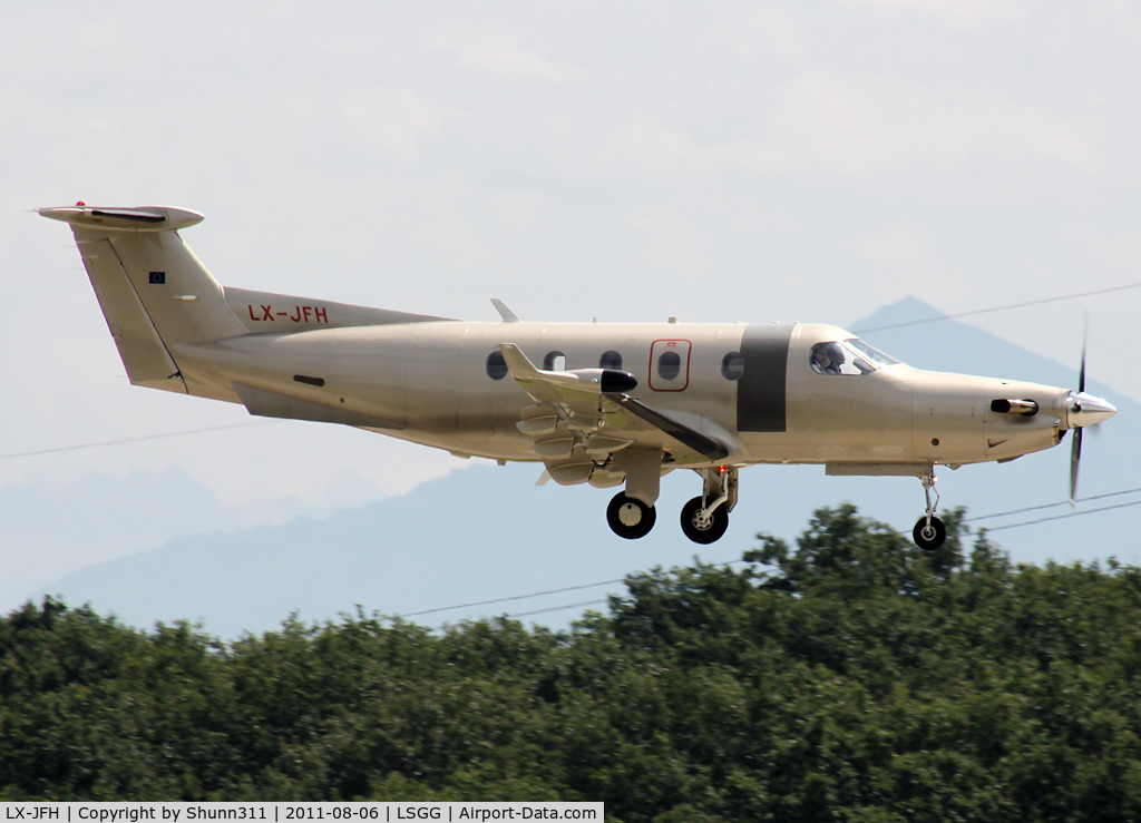 LX-JFH, 2003 Pilatus PC-12/45 C/N 522, Landing rwy 23