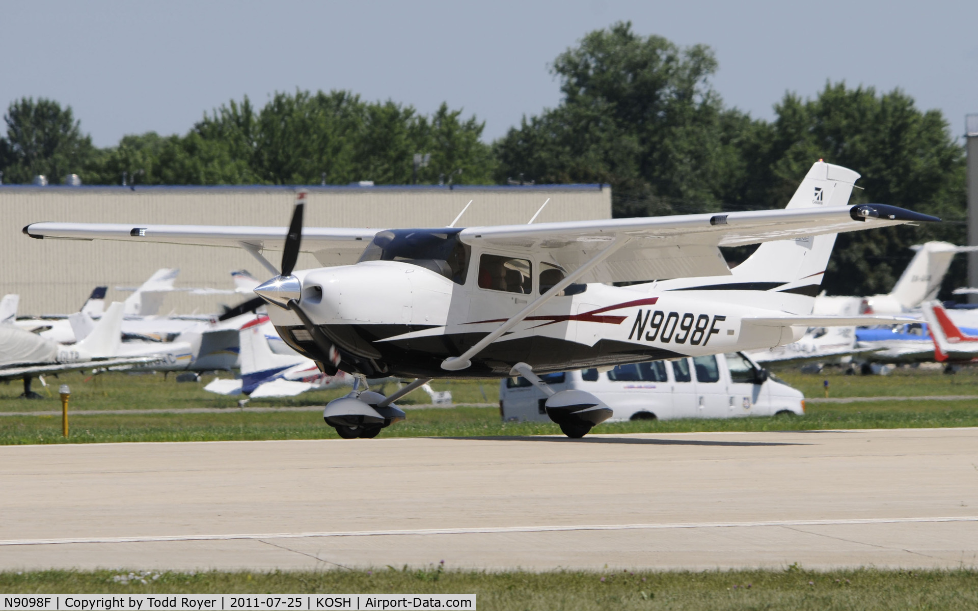 N9098F, Cessna 182T Skylane C/N 18282286, AIRVENTURE 2011