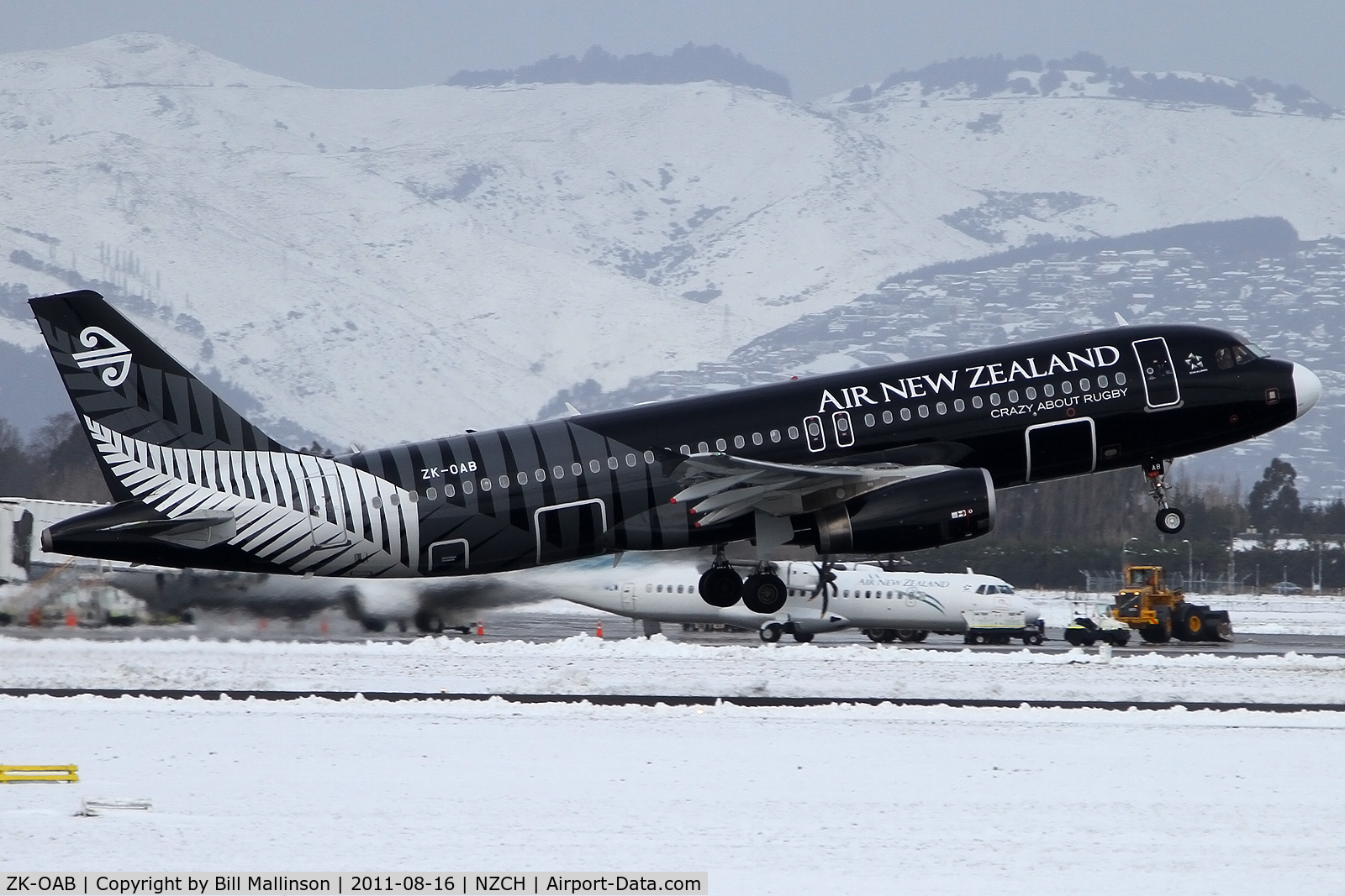 ZK-OAB, 2010 Airbus A320-232 C/N 4553, nice contrast