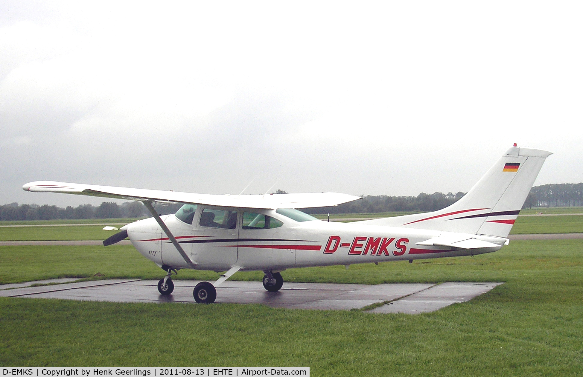 D-EMKS, Cessna 182Q Skylane C/N 0054??, Teuge Airport