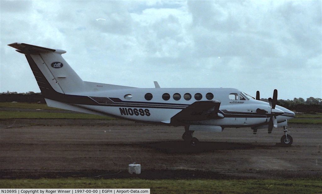 N1069S, 1996 Raytheon B200 King Air C/N BB-1549, Visiting Super King Air operated by JJB Sports.