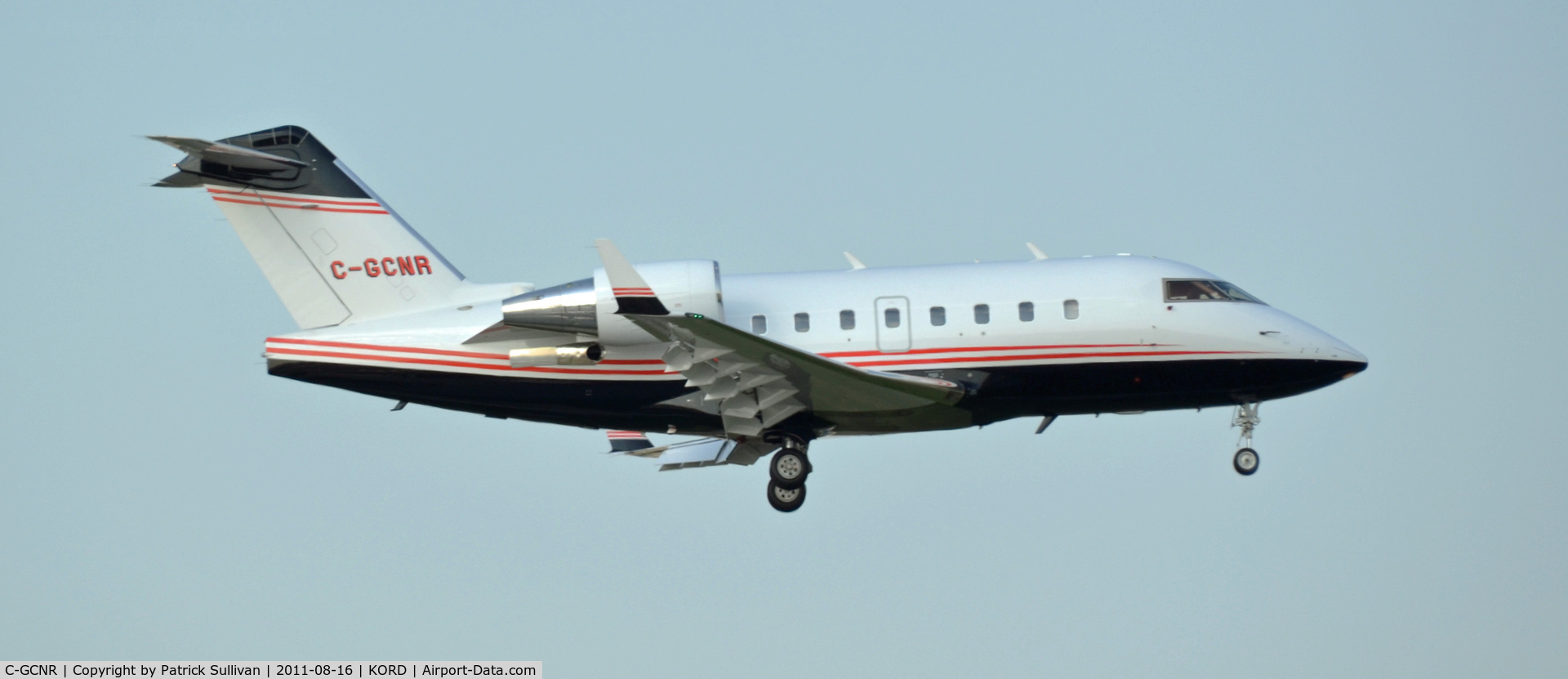 C-GCNR, 1997 Canadair Challenger 604 (CL-600-2B16) C/N 5339, landing Chicago OHare 14R