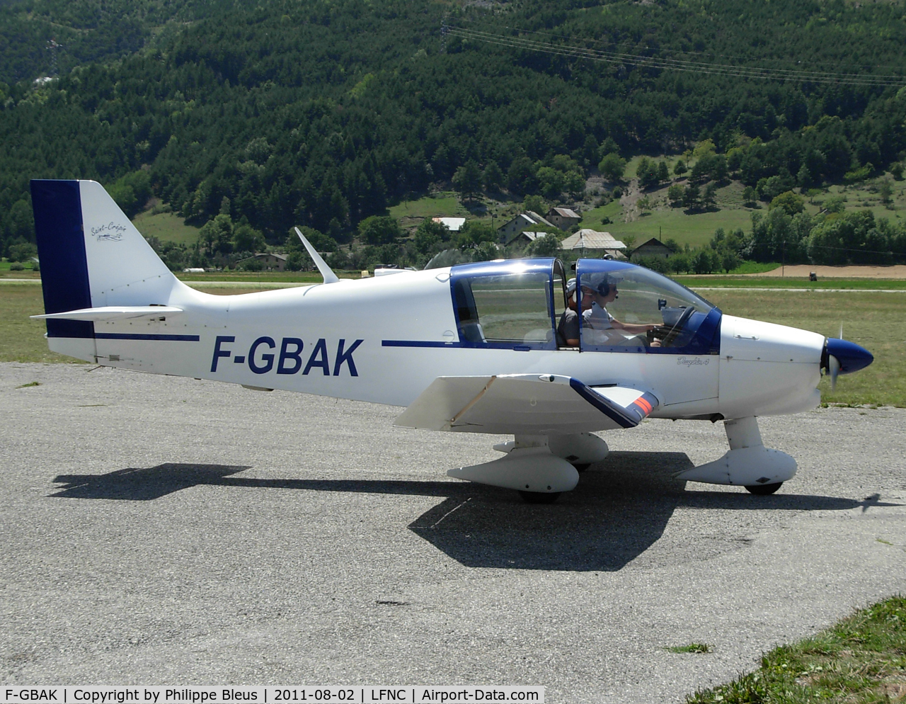 F-GBAK, Robin DR-400-140B 80 Major C/N 1292, Taxiing to rwy 16.