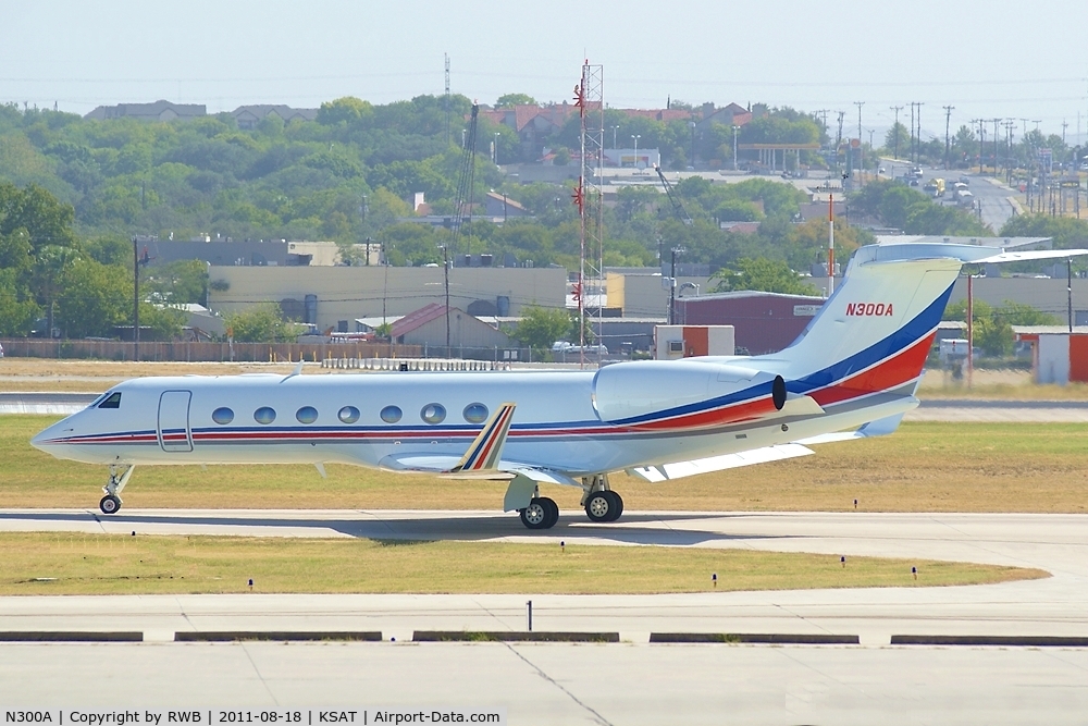 N300A, Gulfstream Aerospace GV-SP (G550) C/N 5309, Taxiing to 12R