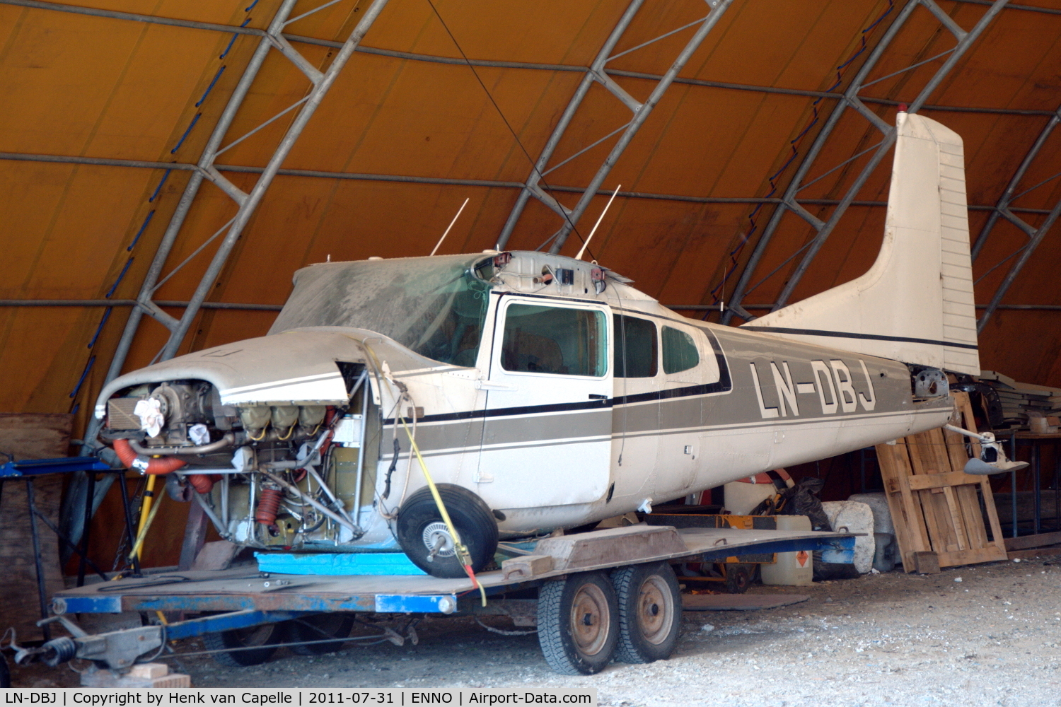 LN-DBJ, 1977 Cessna A185F Skywagon 185 C/N 185-03369, Wreckage of Skywagon in a hangar at Notodden airfield. It was damaged in a hard landing on 2009-03-14 when flown by a famous Norwegian downhill skier.
