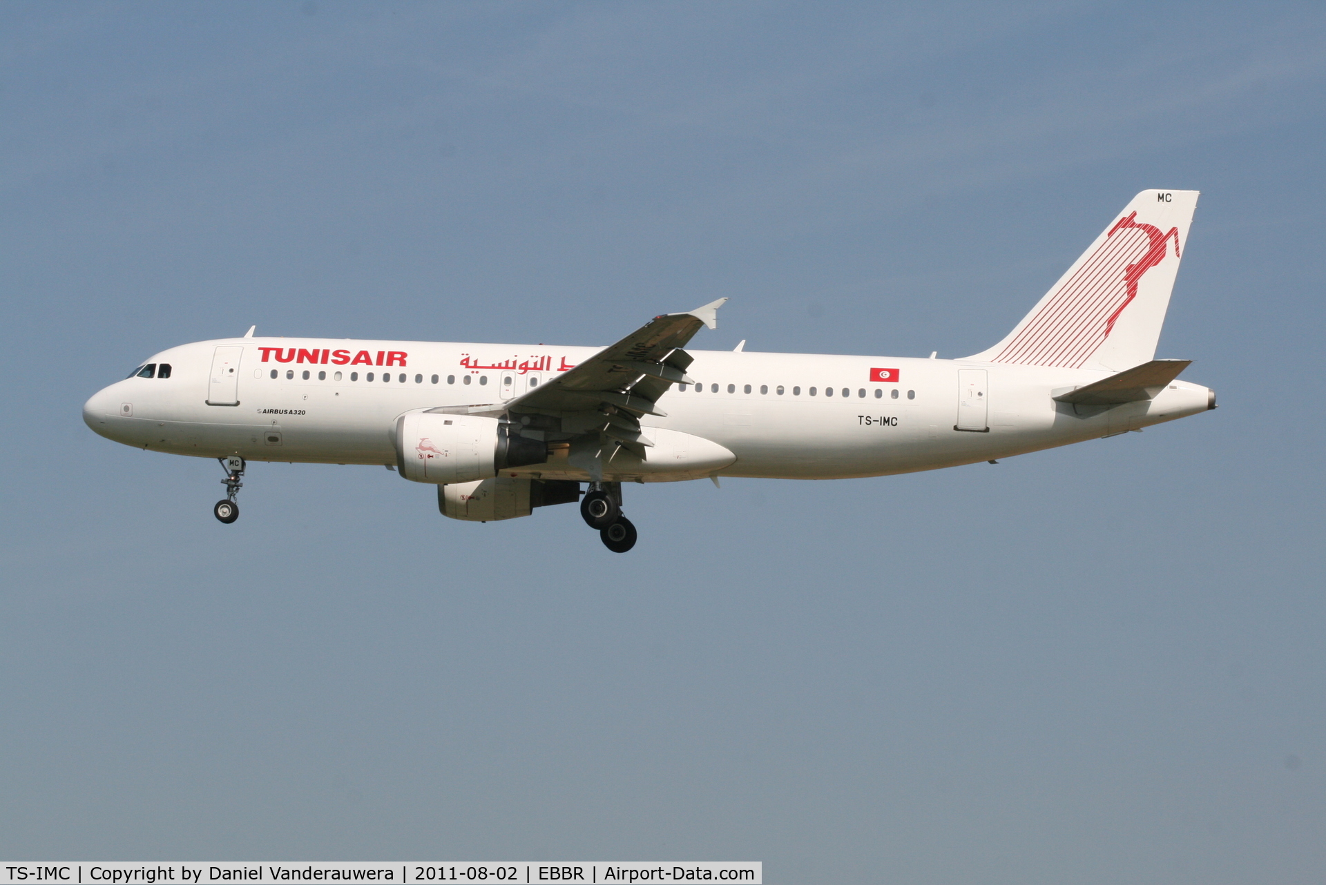 TS-IMC, 1990 Airbus A320-211 C/N 0124, Arrival of flight TU788 to RWY 25L