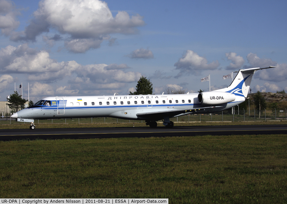 UR-DPA, 2000 Embraer ERJ-145LR (EMB-145LR) C/N 145330, Taxiing on W for a 19R departure.