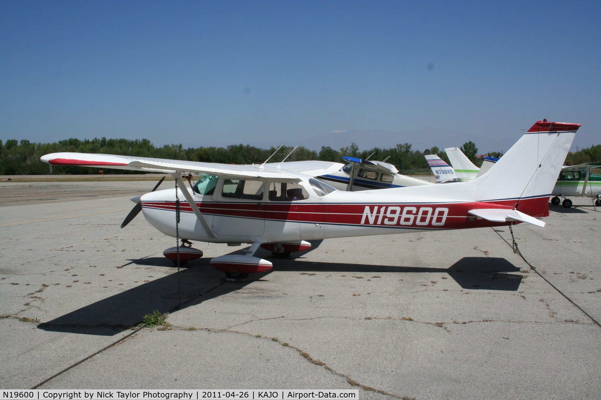 N19600, 1972 Cessna 172L C/N 17260600, Parked at Corona