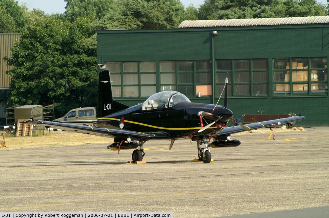 L-01, Pilatus PC-7 Turbo Trainer C/N 538, Photocall.Demo K.Lu.