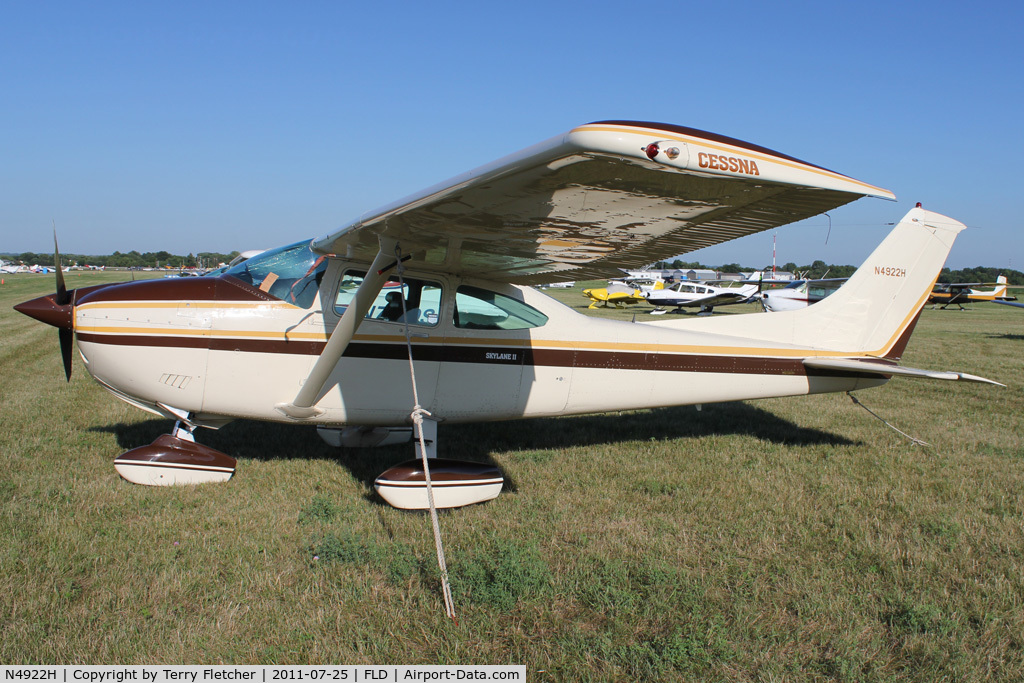N4922H, 1981 Cessna 182R Skylane C/N 18267853, 1981 Cessna 182R, c/n: 18267853 at Fond Du Lac