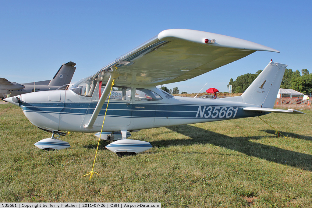 N35661, 1968 Cessna 172I C/N 17256889, 1968 Cessna 172I, c/n: 17256889
at 2011 Oshkosh