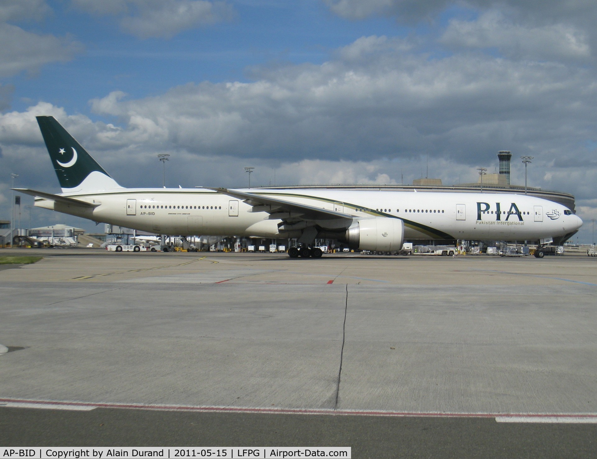 AP-BID, 2008 Boeing 777-340/ER C/N 33780, PIA is another airline serving Paris which also came to the point of surrendering to the mighty 777
