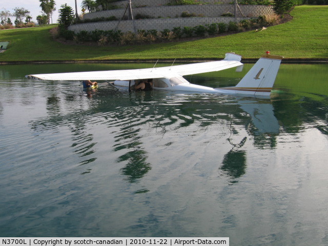 N3700L, 1965 Cessna 172G C/N 17253869, 1965 Cessna 172G, N3700L after running out of fuel and ditching in a Retention Pond in Auburndale, FL