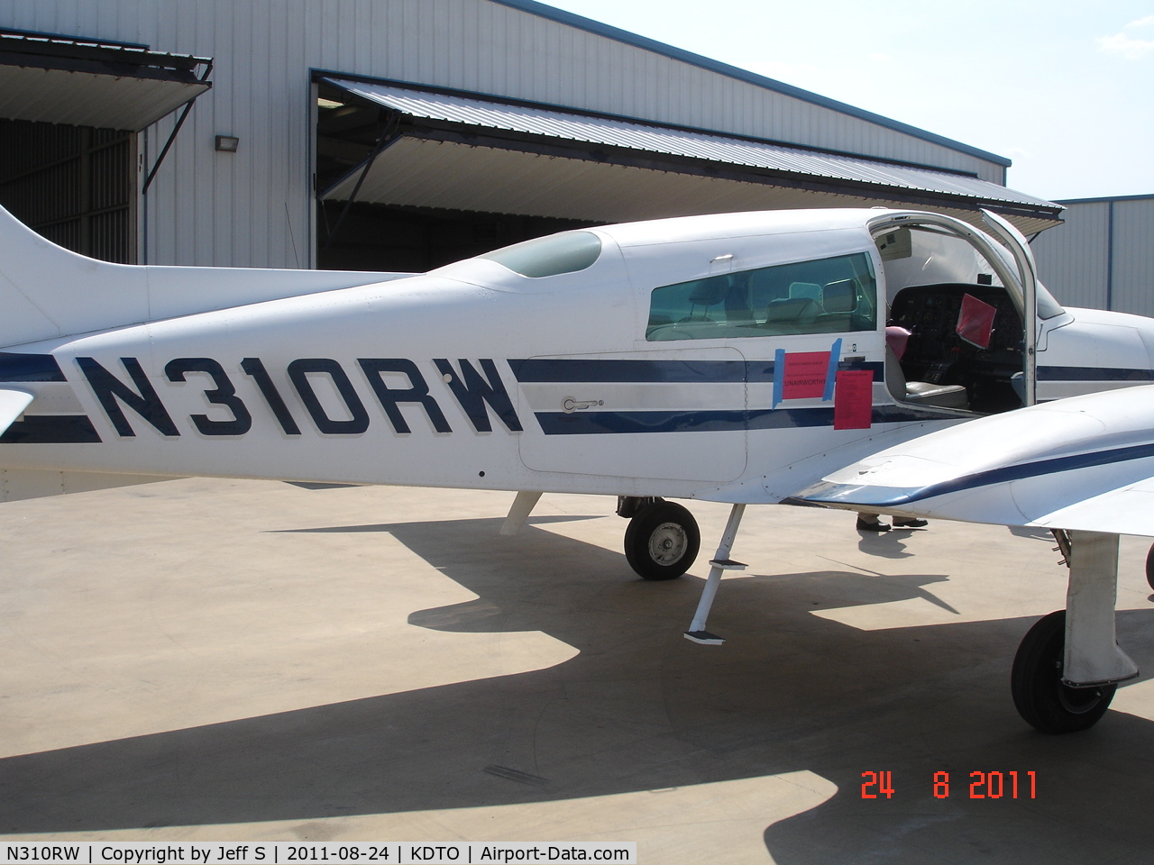 N310RW, 1975 Cessna T310R C/N 310R0613, Placarded as unairworthy