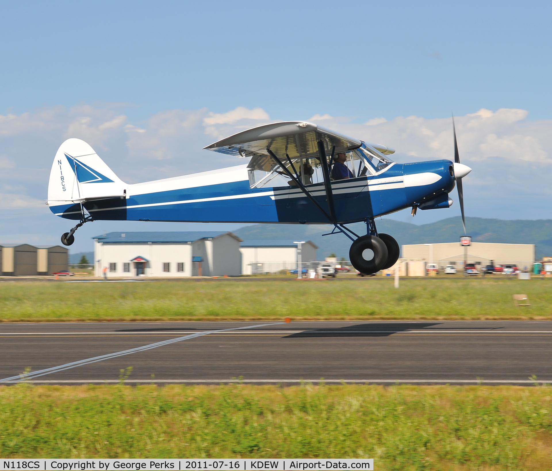 N118CS, Piper PA-18 Super Cub Replica C/N 001, N118CS landing