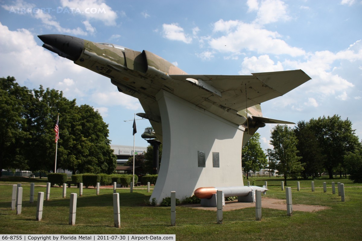 66-8755, 1966 McDonnell F-4D Phantom II C/N 2586, F-4D Phantom on post at Freedom Hill Park Sterling Heights MI