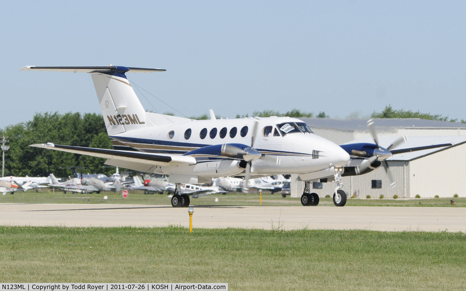 N123ML, 1997 Raytheon Aircraft Company B200 C/N BB-1587, AIRVENTURE 2011