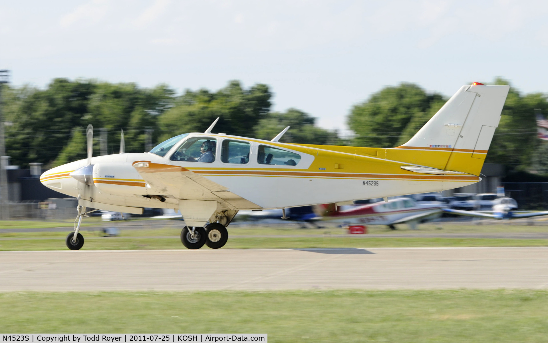 N4523S, 1976 Beech E-55 Baron C/N TE-1062, AIRVENTURE 2011