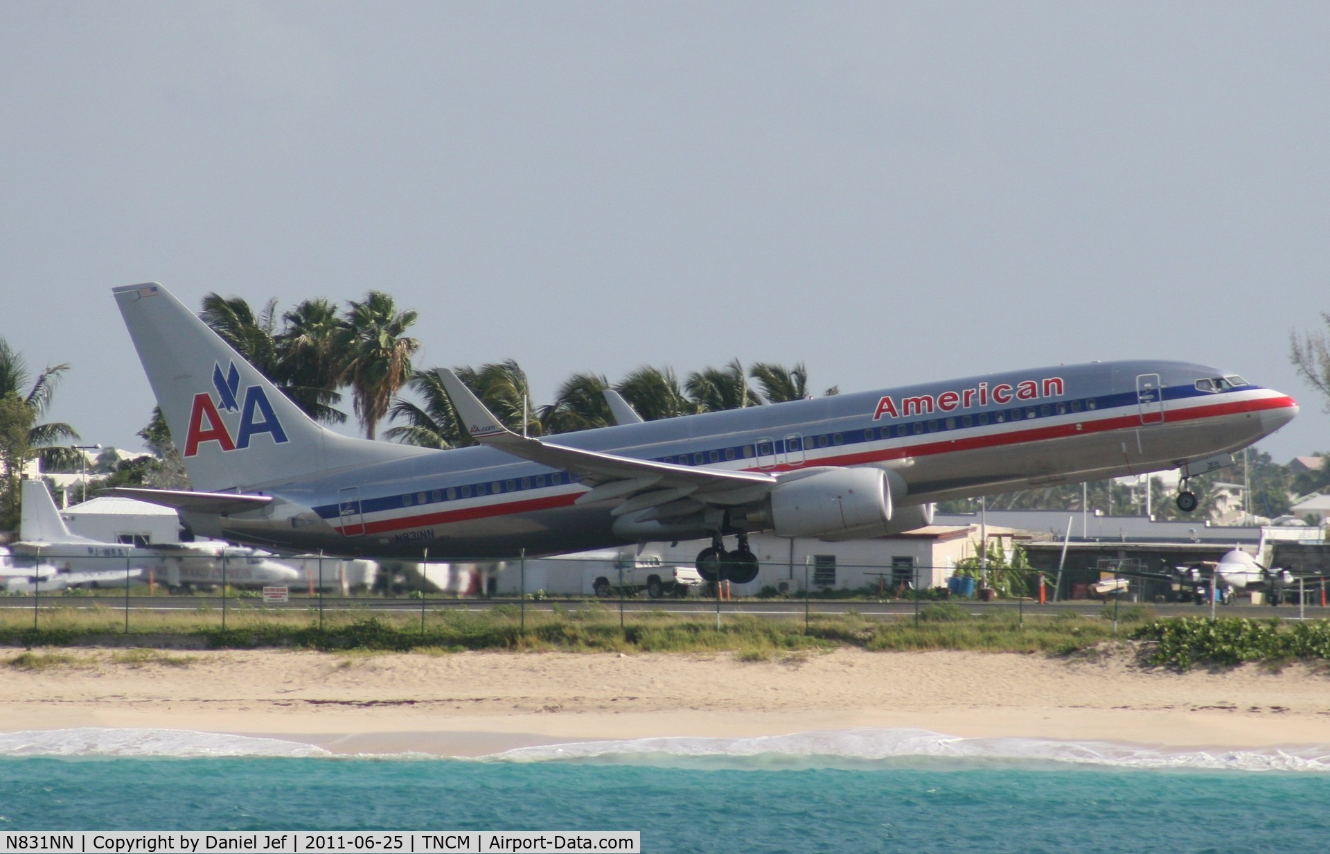 N831NN, 2010 Boeing 737-823 C/N 33211, American air lines departing TNCM