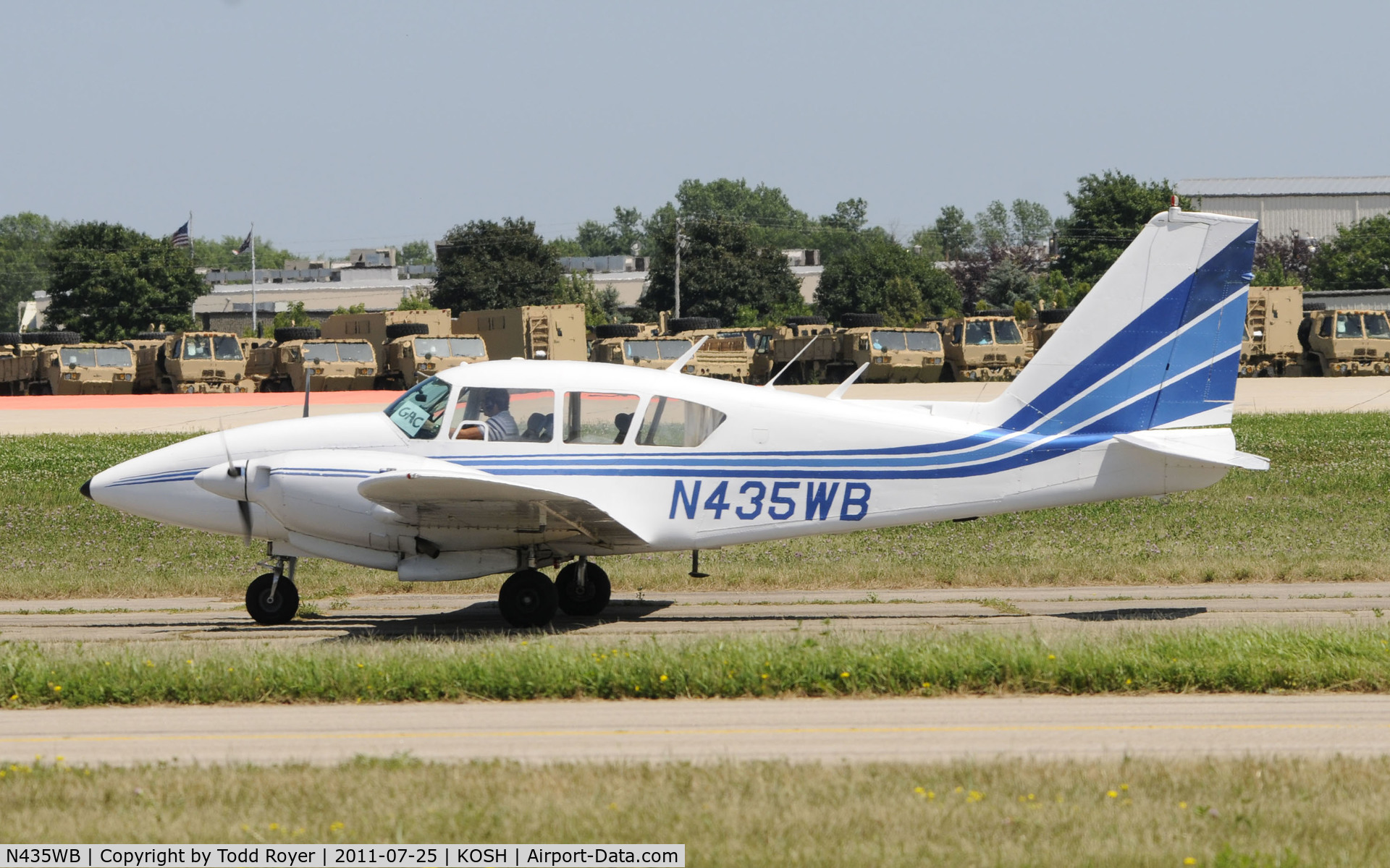 N435WB, 1967 Piper PA-23-250 Aztec C C/N 27-3723, AIRVENTURE 2011