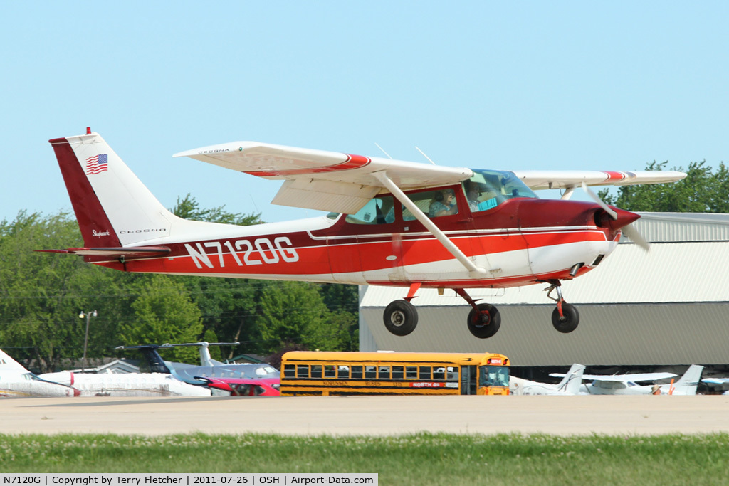 N7120G, 1969 Cessna 172K Skyhawk C/N 17258820, 1969 Cessna 172K, c/n: 17258820 at 2011 Oshkosh