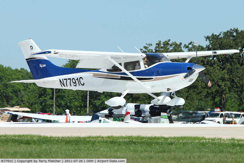 N7791C, 2004 Cessna 182T Skylane C/N 18281423, 2004 Cessna 182T, c/n: 18281423
at 2011 Oshkosh