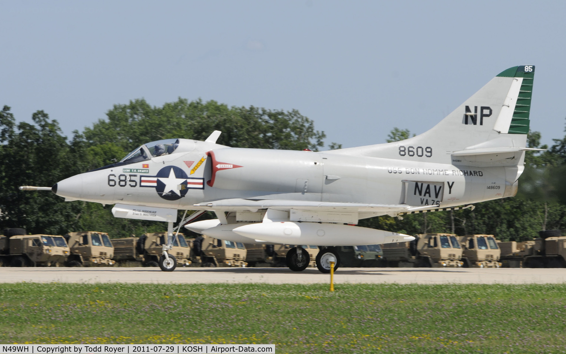 N49WH, 1959 Douglas A-4B Skyhawk C/N 11366, AIRVENTURE 2011