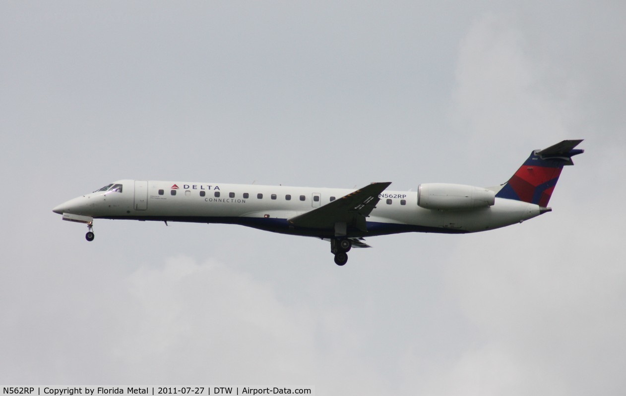 N562RP, 2002 Embraer ERJ-145LR (EMB-145LR) C/N 145451, Delta Connection E145