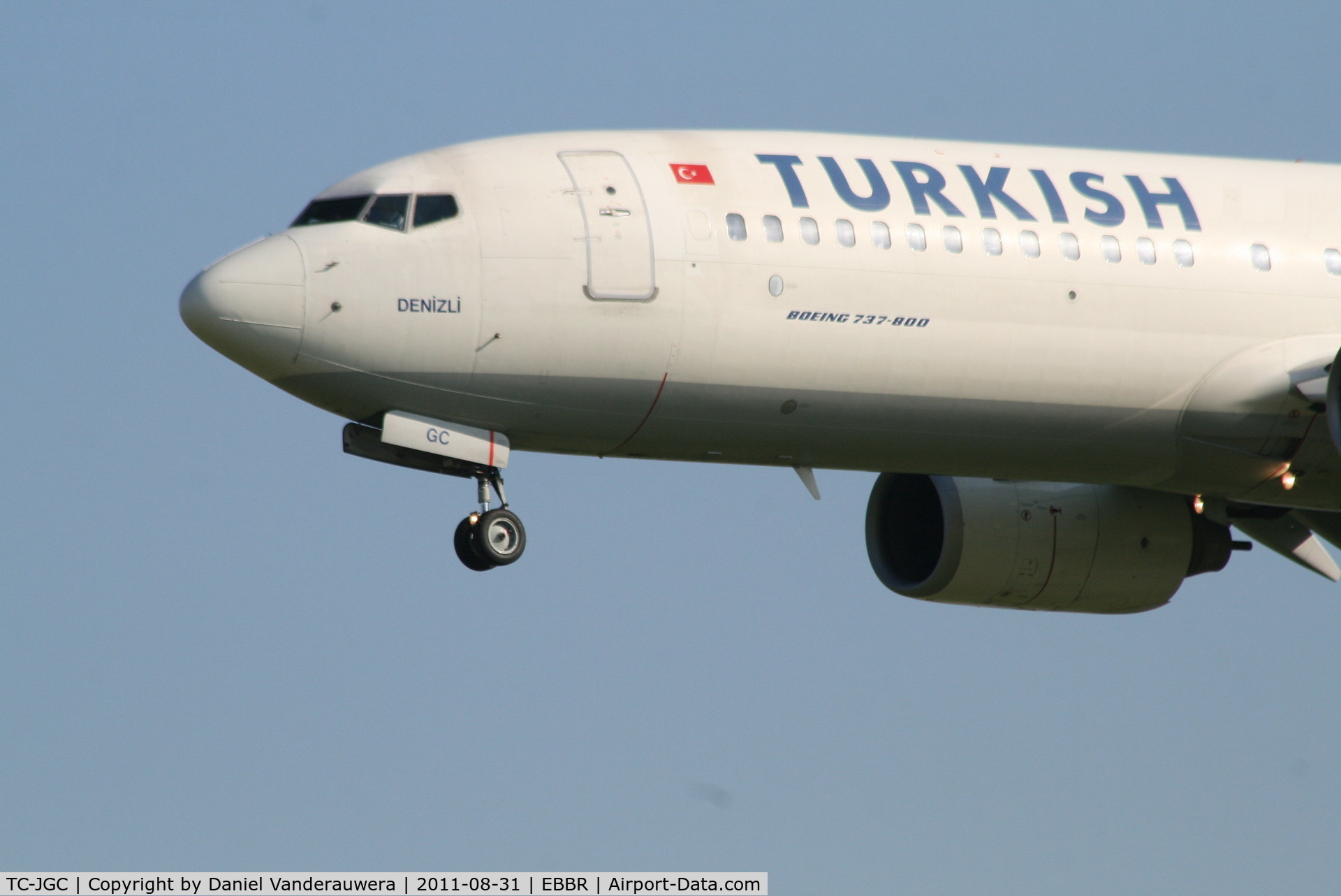 TC-JGC, 2001 Boeing 737-8F2 C/N 29787, Arrival of flight TK1937 to RWY 25L