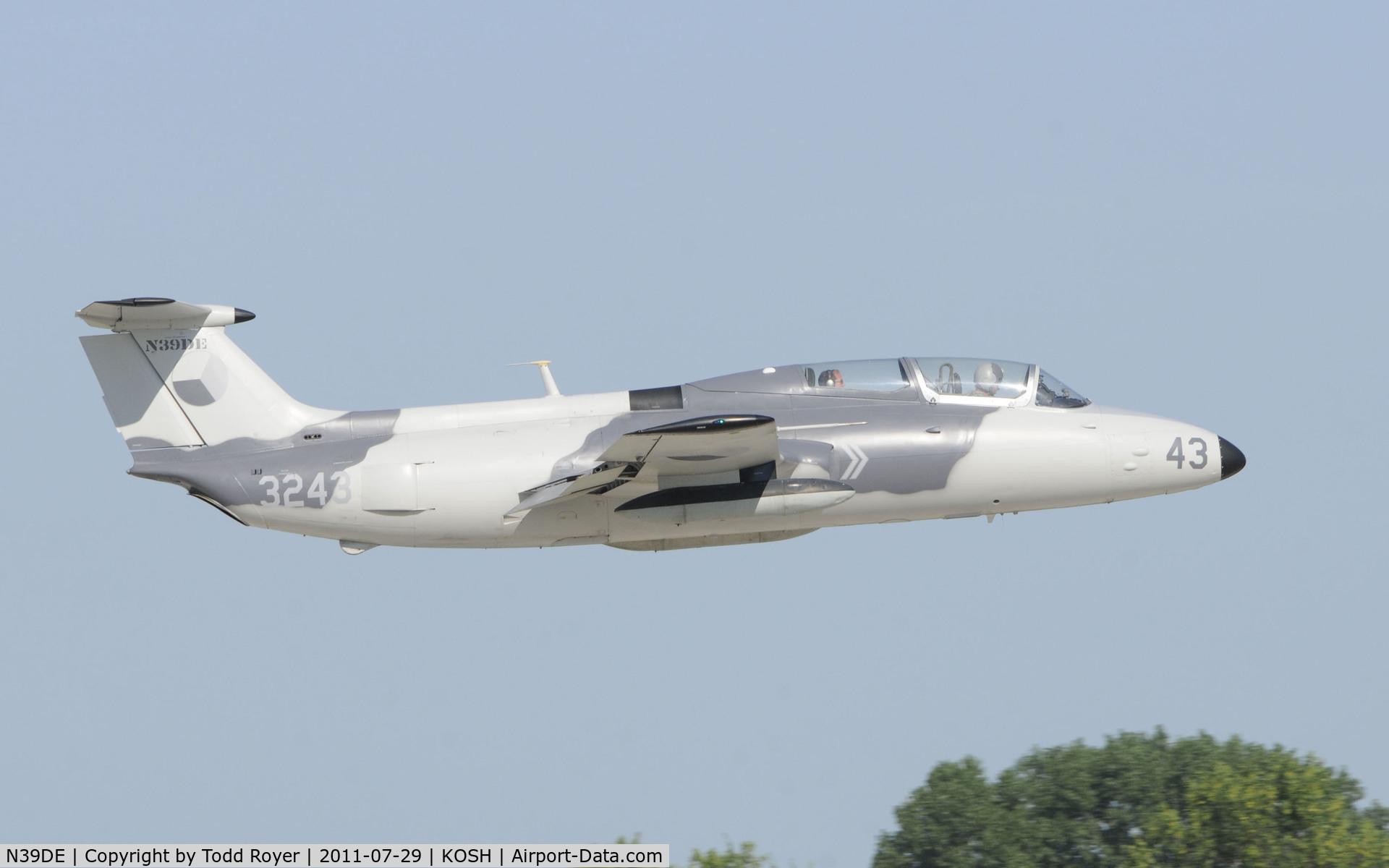 N39DE, 1969 Aero L-29 Delfin C/N 3243, AIRVENTURE 2011