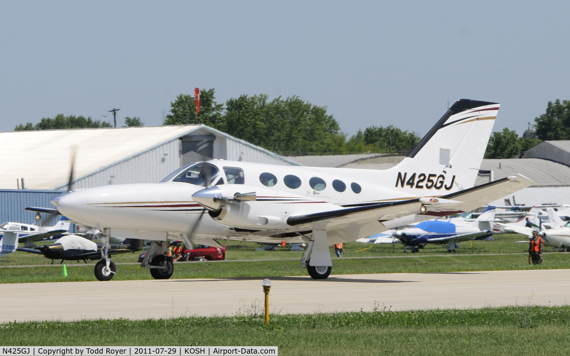 N425GJ, 1981 Cessna 425 C/N 425-0029, AIRVENTURE 2011