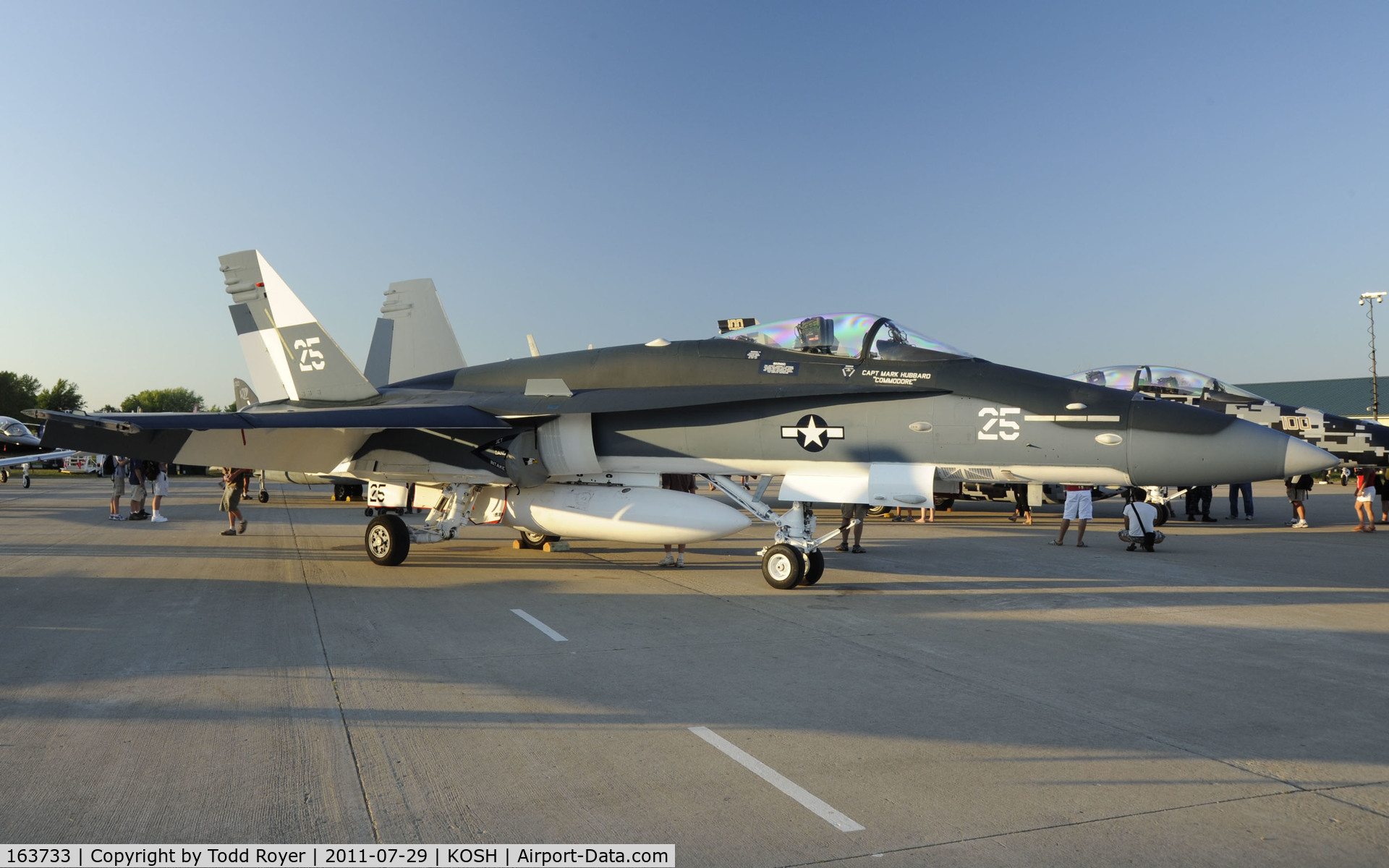 163733, 1989 McDonnell Douglas F/A-18C Hornet C/N 0803, AIRVENTURE 2011