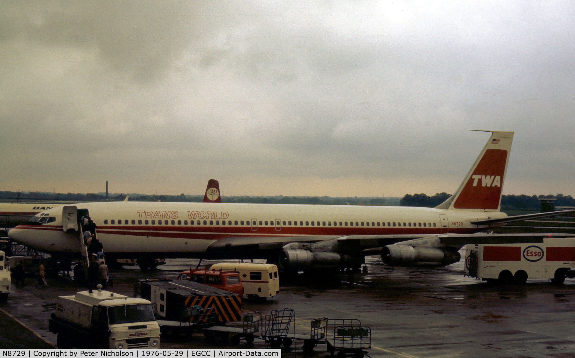 N8729, Boeing 707-331B C/N 20058, Trans-World Airways Boeing 707-331B boarding at Manchester for a flight to New York in May 1976.