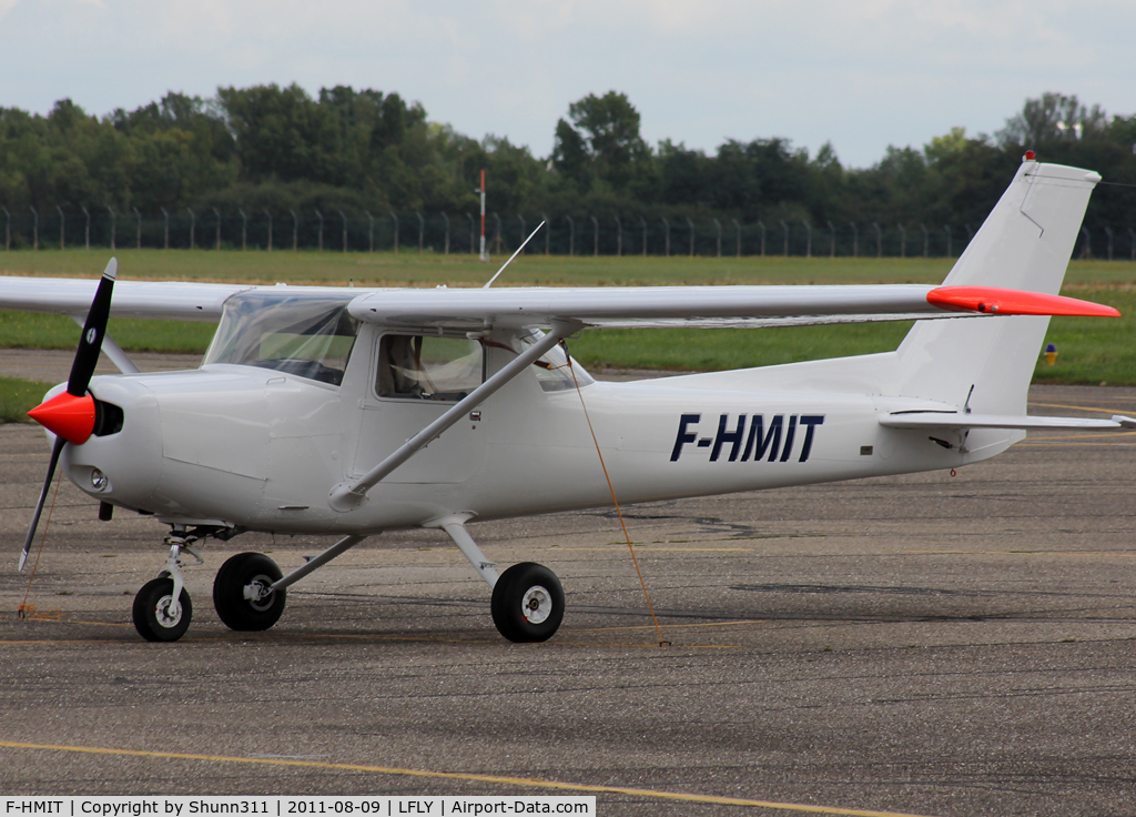 F-HMIT, 1978 Reims F152 C/N 1501, Parked and waiting is certification...