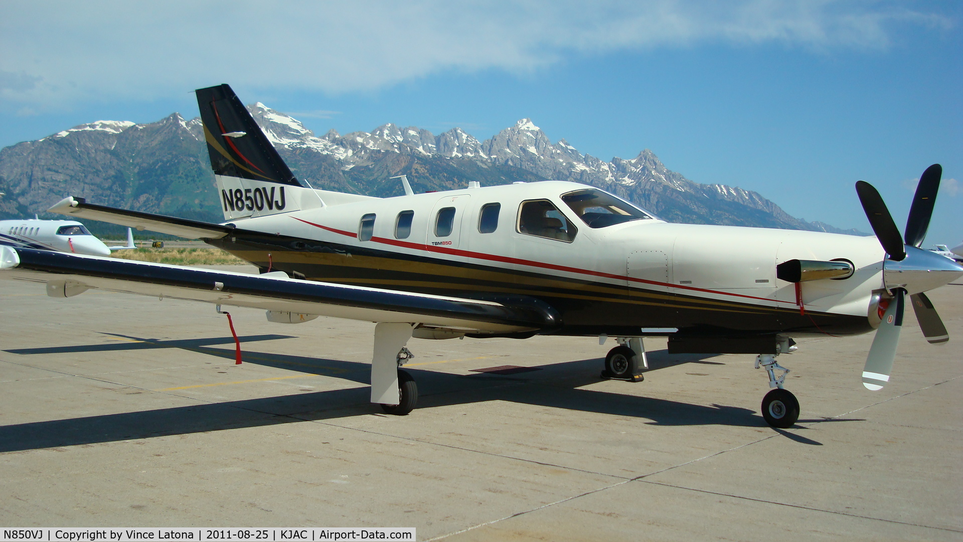 N850VJ, Socata TBM-700 C/N 577, N850VJ at Jackson Hole Wyoming
