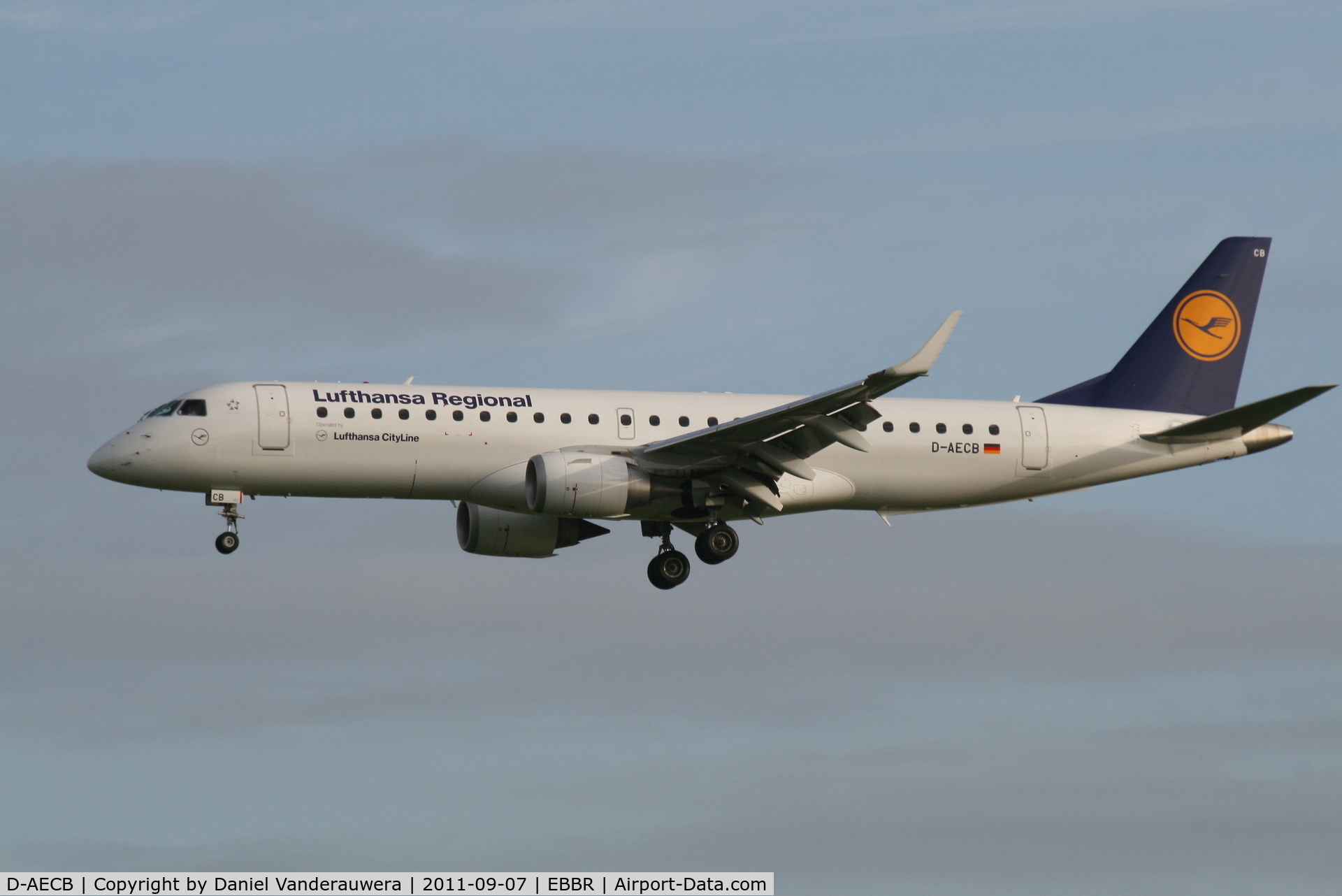 D-AECB, 2009 Embraer 190LR (ERJ-190-100LR) C/N 19000332, Arrival of flight LH1006 to RWY 25L