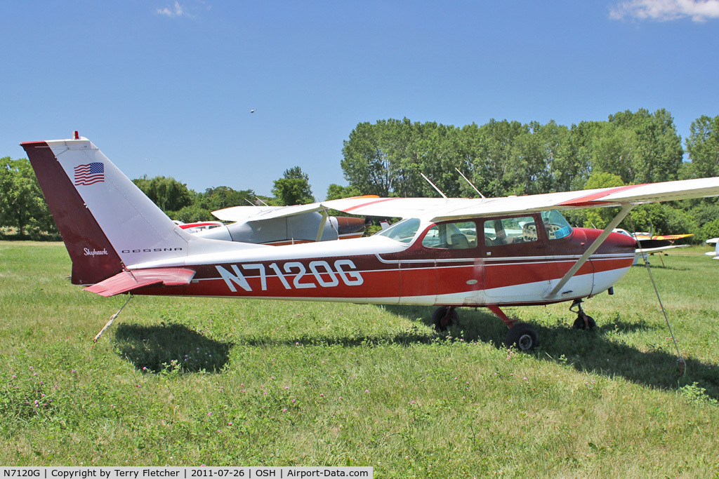 N7120G, 1969 Cessna 172K Skyhawk C/N 17258820, At 2011 Oshkosh