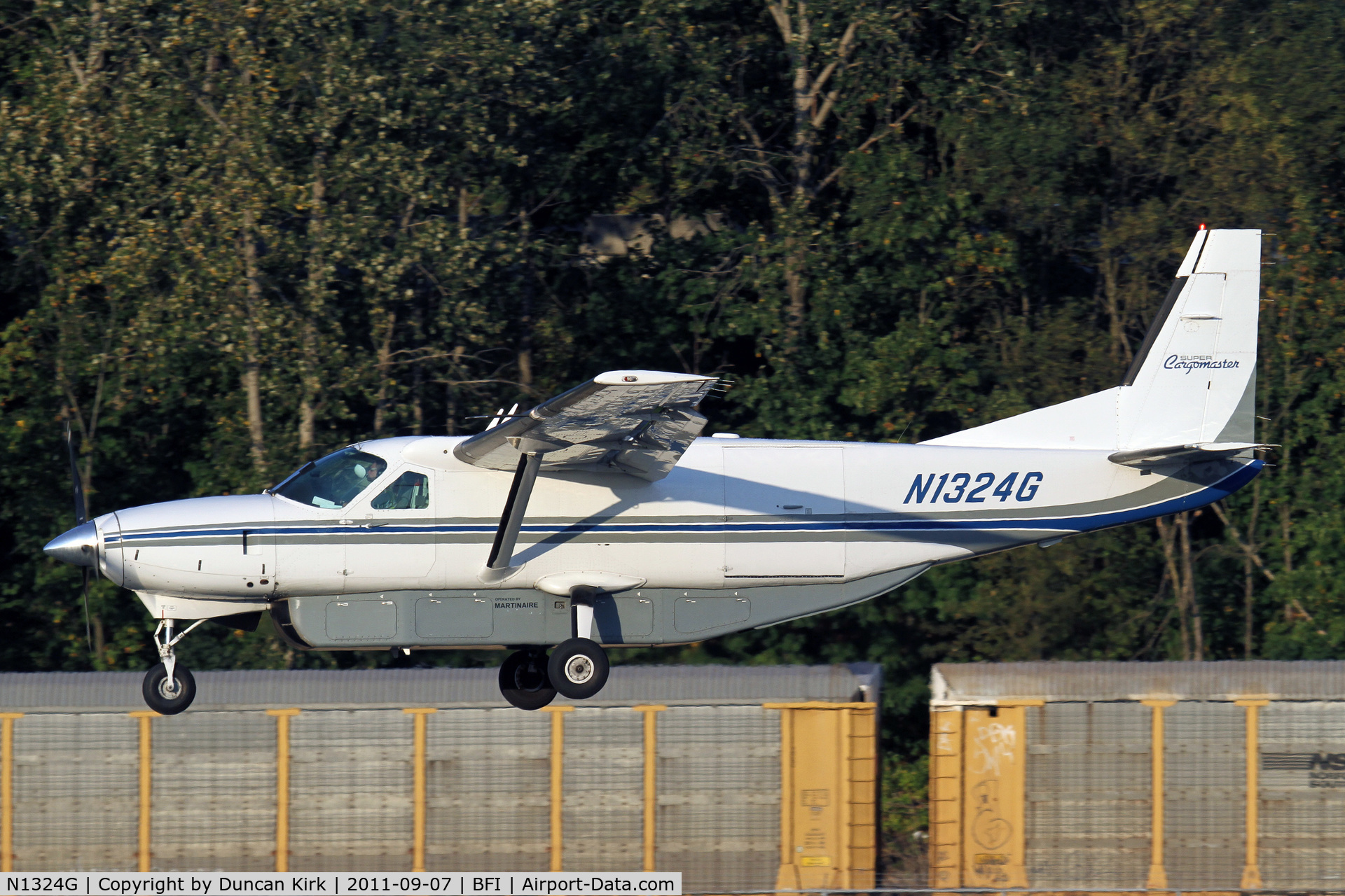 N1324G, 1999 Cessna 208B C/N 208B0777, Caravan on finals