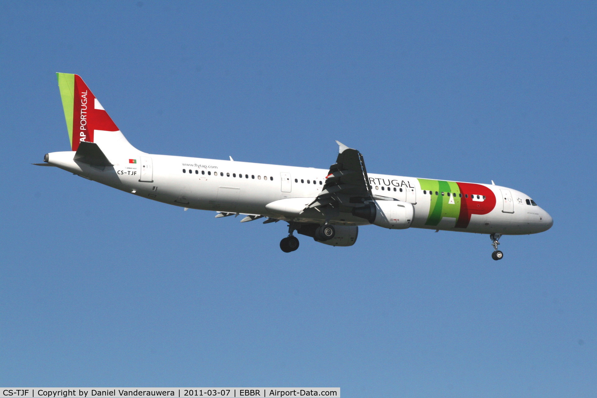 CS-TJF, 2000 Airbus A321-211 C/N 1399, Arrival of flight TP604 to RWY 02