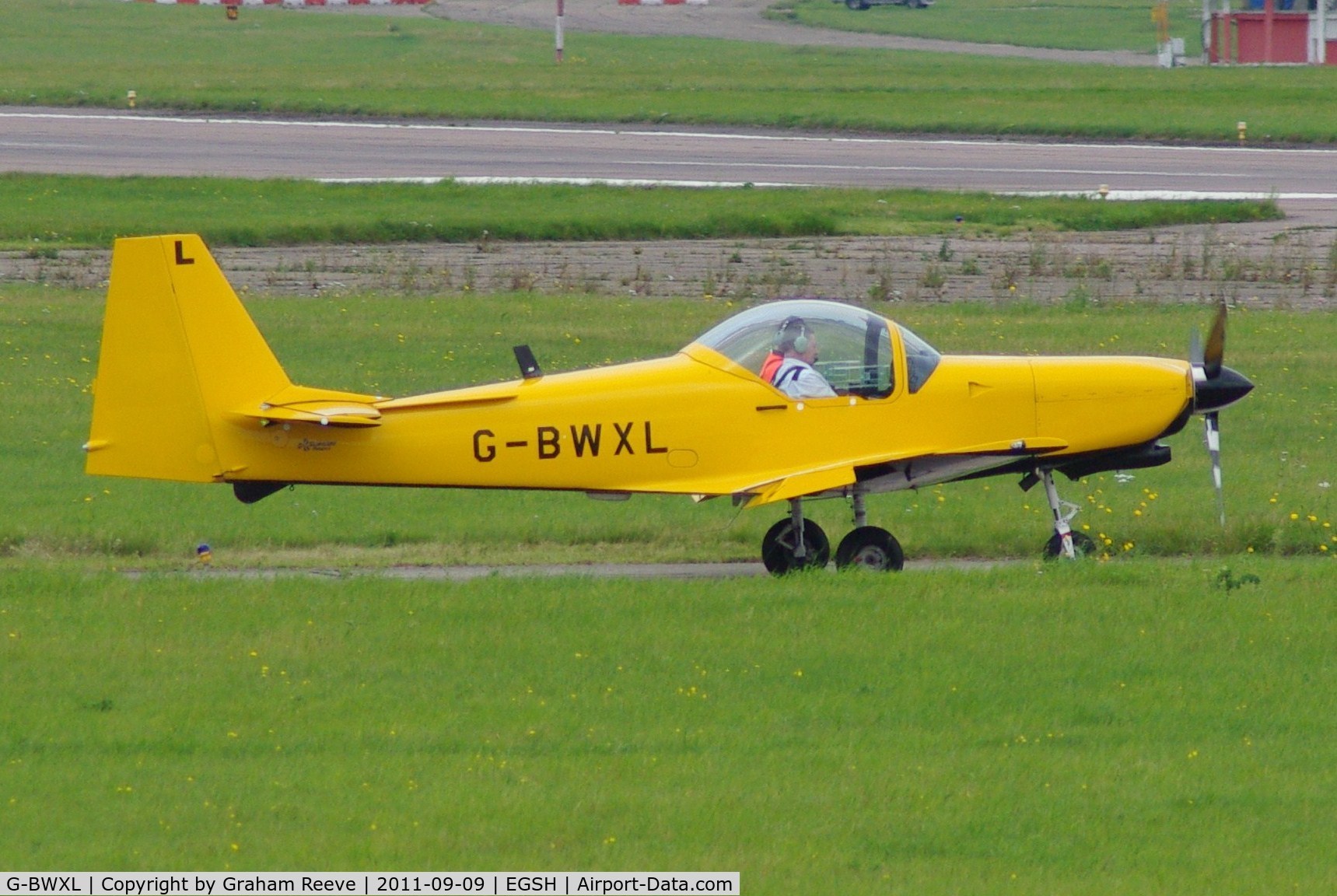 G-BWXL, 1996 Slingsby T-67M-260 Firefly C/N 2247, About to depart.