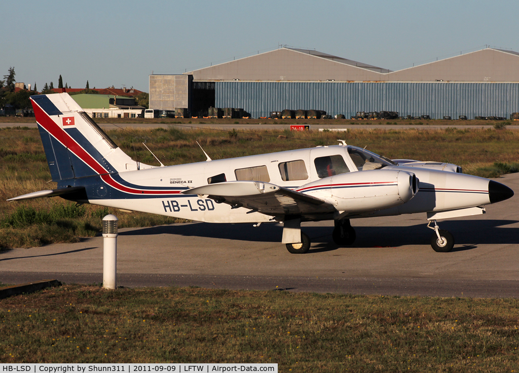 HB-LSD, 1979 Piper PA-34-200T C/N 34-7970098, Parked without engines...